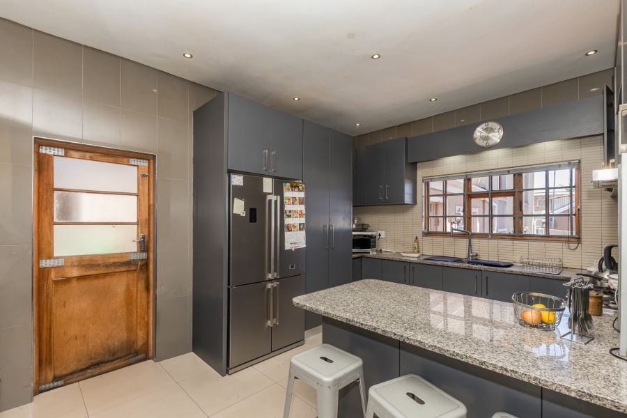 8 Bedroom Property for Sale in Walmer Estate Western Cape